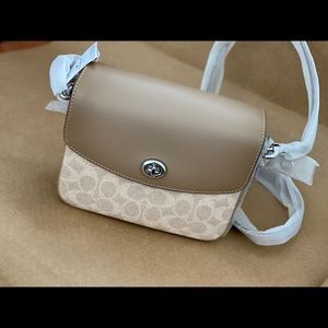 coach Cassie 19 crossbody in signature
